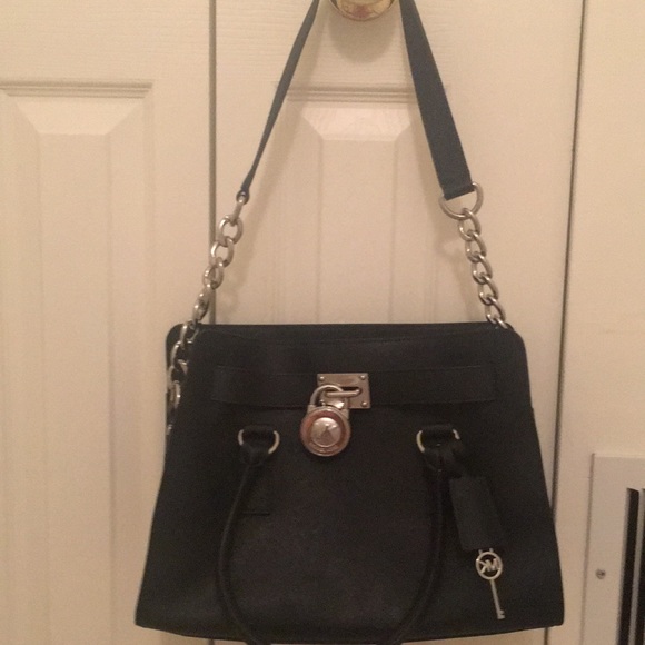 Beautiful Michael Kors Hamilton purse - Picture 1 of 7